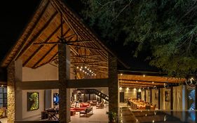 Chobe River Lodge 卡萨内 Exterior photo