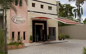 Altamira Village Hotel & Suites 卡拉卡斯 Exterior photo