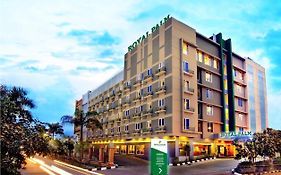 珍加连皇家棕榈酒店及会议中心 雅加达 Exterior photo