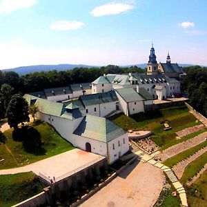 Karczowka Klasztor 凯尔采 Exterior photo