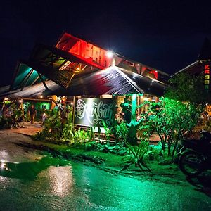 兰卡威古堡酒店 珍南海滩 Exterior photo