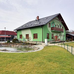 卡蒙内茨膳食公寓酒店及餐厅 Jilešovice Exterior photo