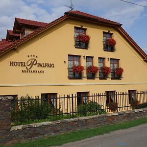 帕尔弗里格餐厅酒店 Stara Ves nad Ondrejnici Exterior photo