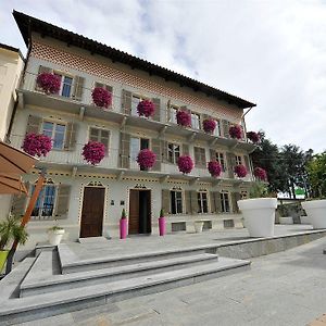 卡萨阿梅日卡尼酒店 Montà Exterior photo