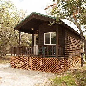 Medina Lake Camping Resort Studio Cabin 1 Lakehills Exterior photo