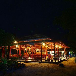 利布恩岛度假酒店 Leebong Exterior photo