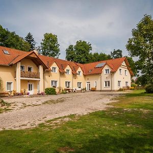 Žehrov 阿加塔旅馆酒店 Exterior photo