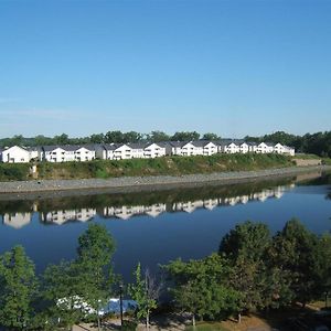 Execustay At Rivers Edge Green Island Exterior photo