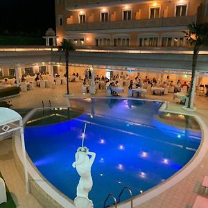 Grand Hotel Osman & Spa E Ristorante Il Danubio 阿特纳·卢卡纳 Exterior photo