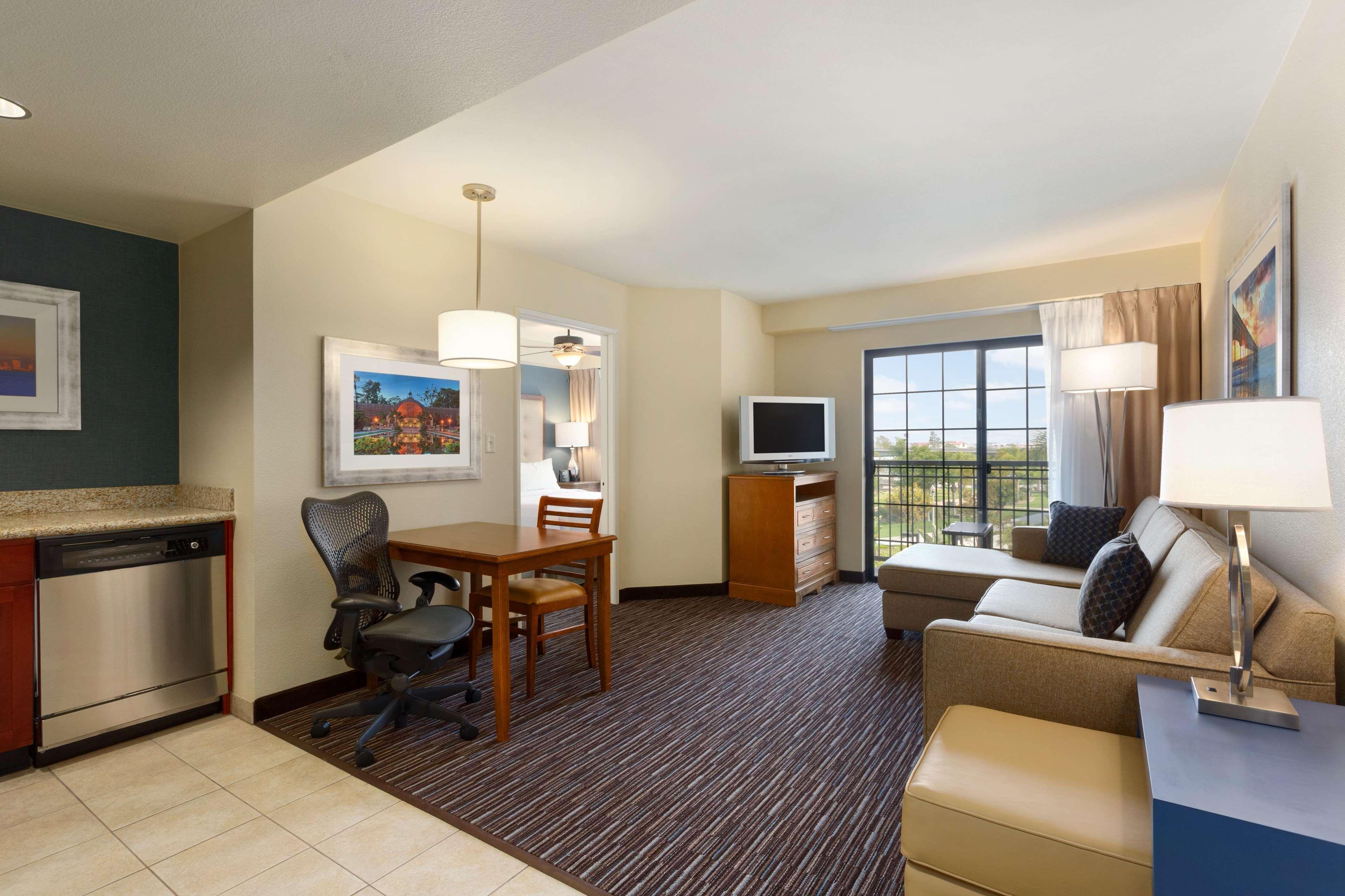 圣迭戈机场自由站希尔顿惠庭套房酒店 圣地亚哥 外观 照片