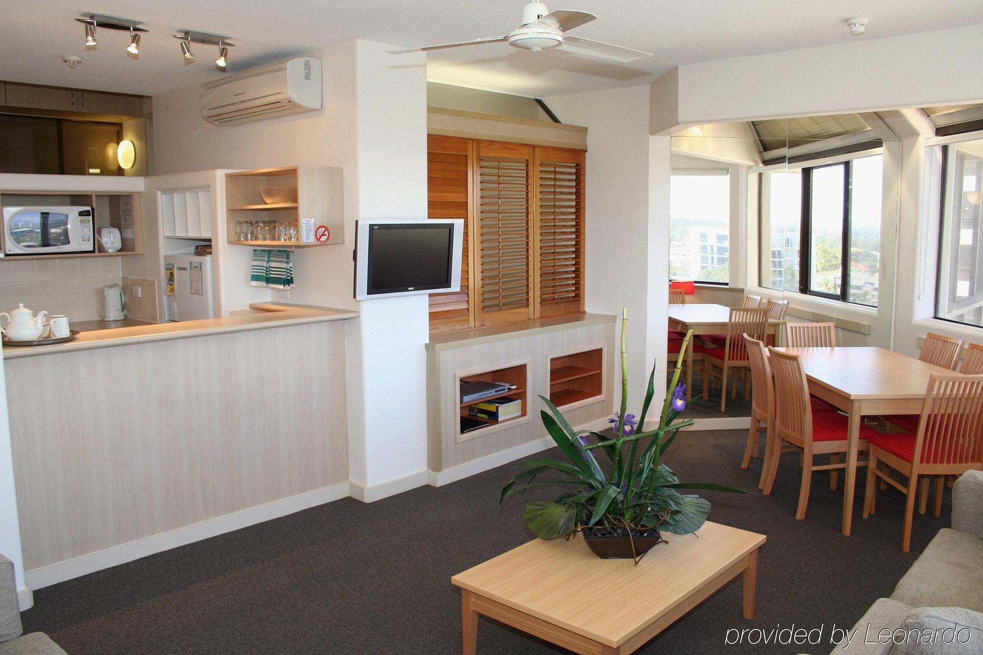 Tiki Hotel Apartments Surfers Paradise 黄金海岸 外观 照片