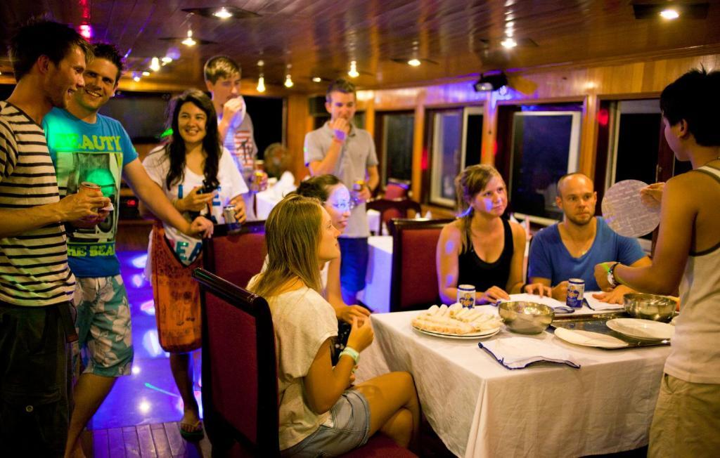 下龍Halong Aurora Cruises公寓 餐厅 照片