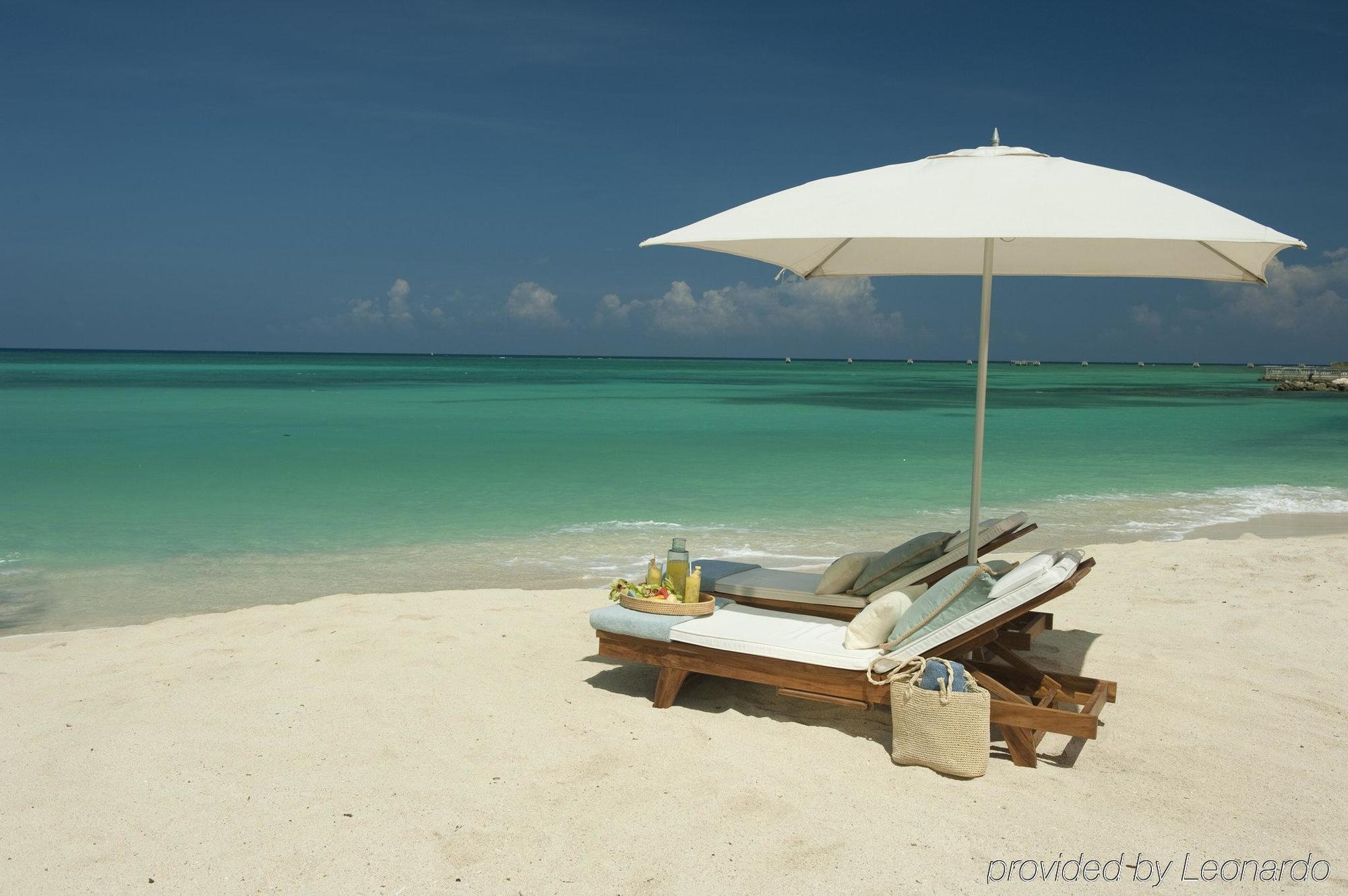 Sandals Inn All Inclusive - Couples Only (Adults Only) 蒙特哥贝 外观 照片