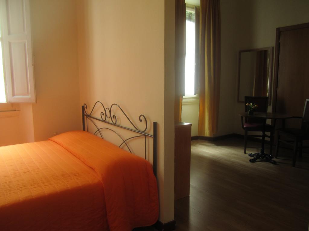萨沃纳罗拉酒店 佛罗伦萨 客房 照片