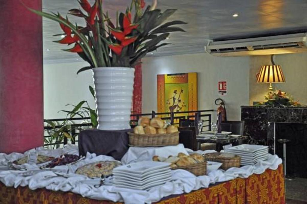 德加勒王子酒店 杜阿拉 外观 照片