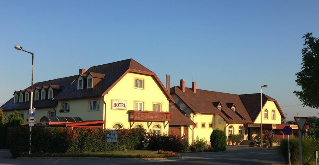 帕特伊艾特雷姆酒店 Bögöte 外观 照片