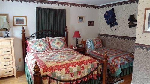 The Young House Bed And Breakfast Millinocket 外观 照片