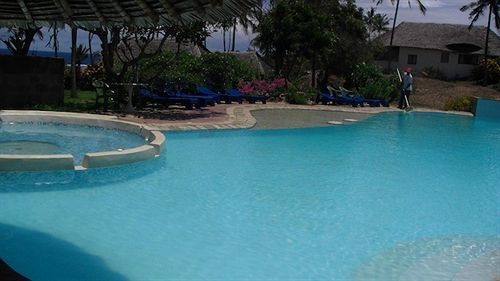 Hill Park Hotel - Tiwi Beach 外观 照片