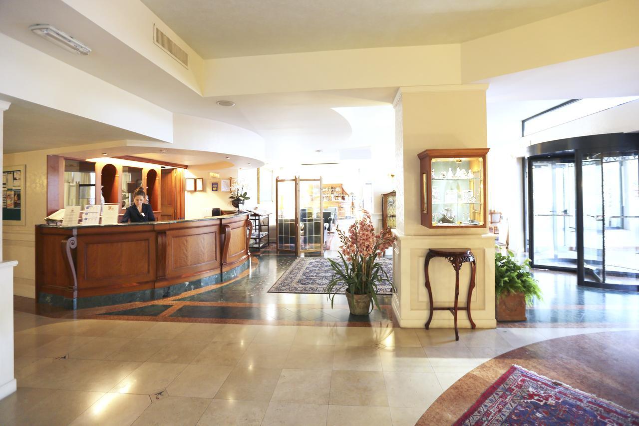 萨伏伊宫酒店 加尔多内-里维耶拉 外观 照片