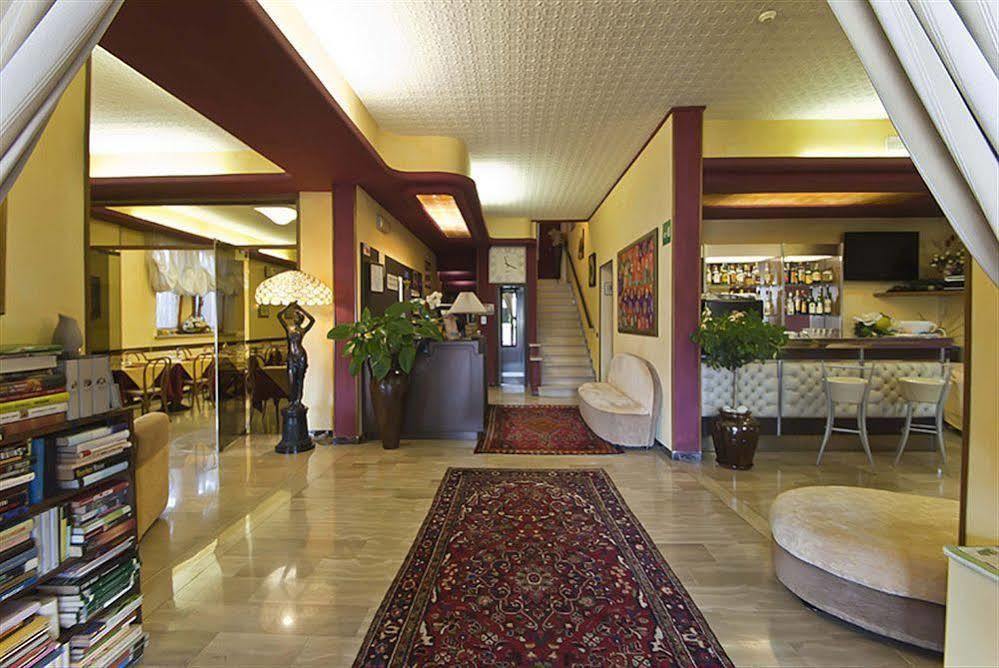 里维埃拉酒店 蒙特卡蒂尼泰尔梅 外观 照片