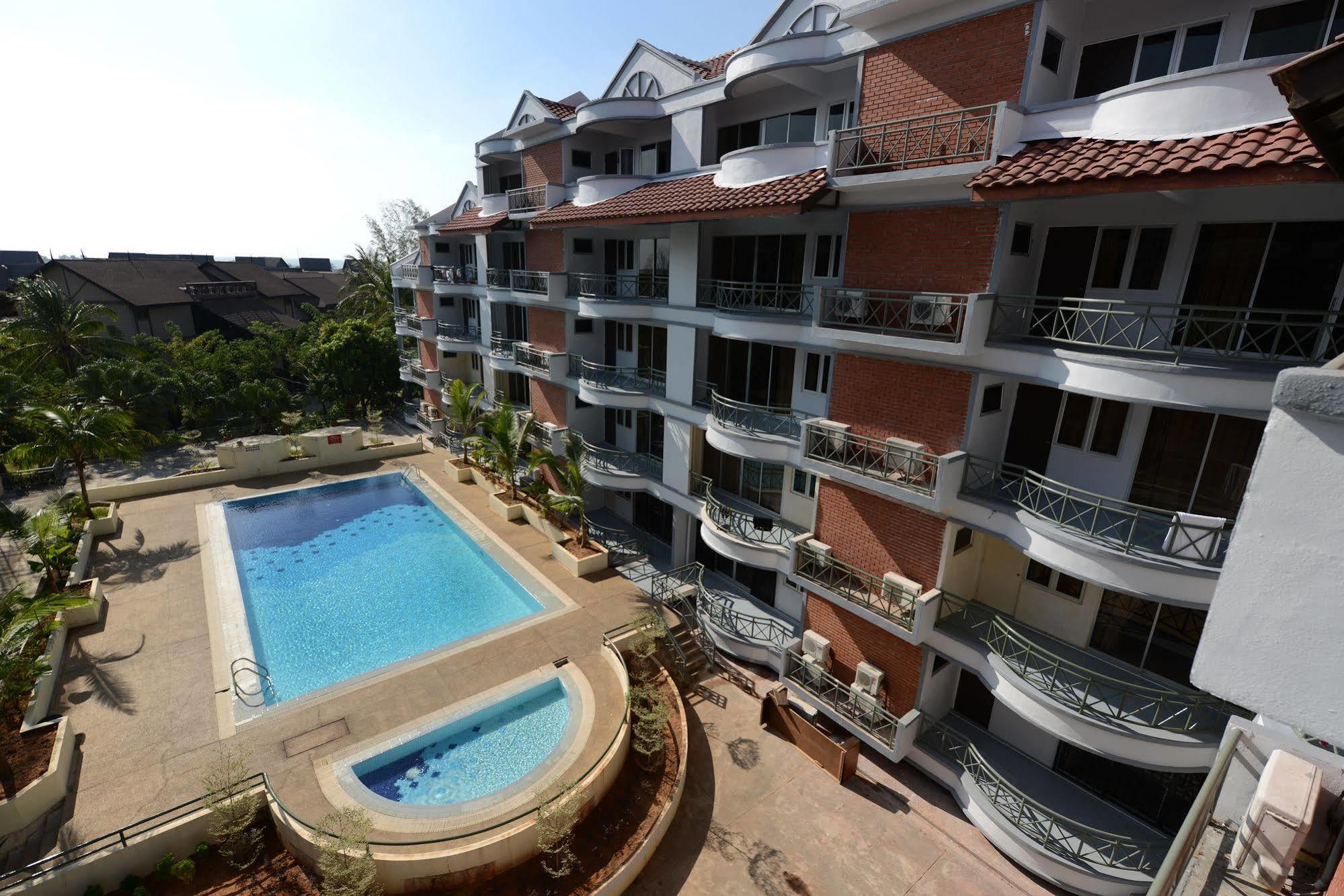 佩达纳服务式公寓度假村 Padang Mat Sirat 外观 照片