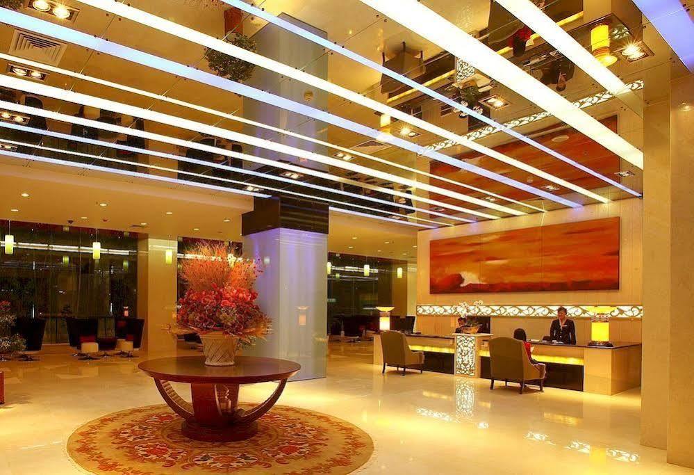 威海 Oriental Freedom Business Center酒店 外观 照片