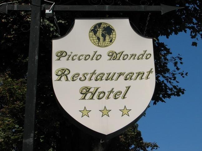 Hotel Piccolo Mondo 布加勒斯特 外观 照片