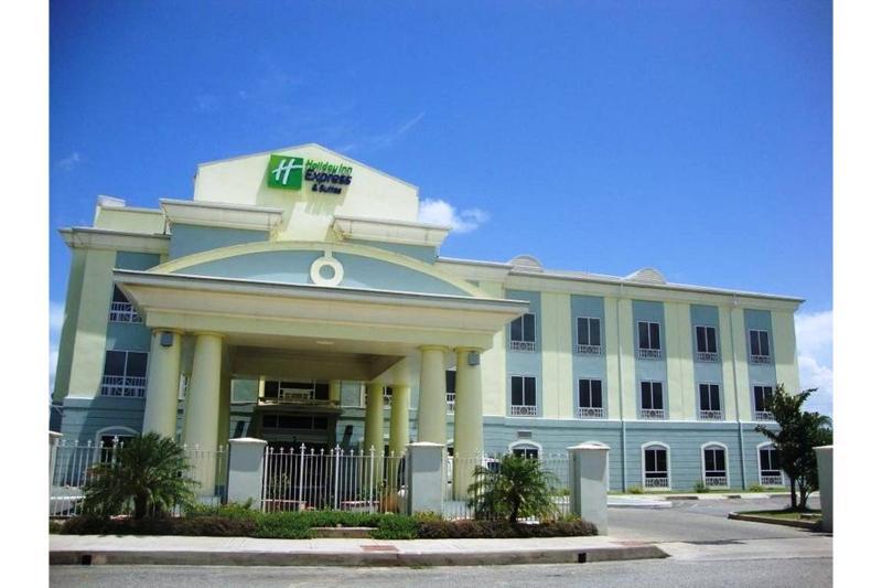 特里希迪智选假日酒店 Piarco 外观 照片