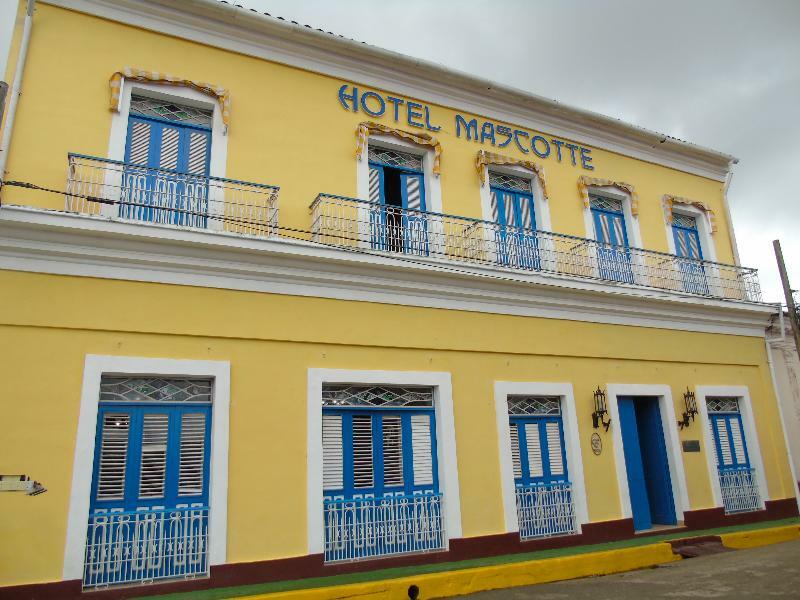 E Mascotte Hotel Remedios 外观 照片