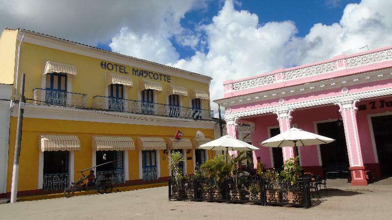 E Mascotte Hotel Remedios 外观 照片