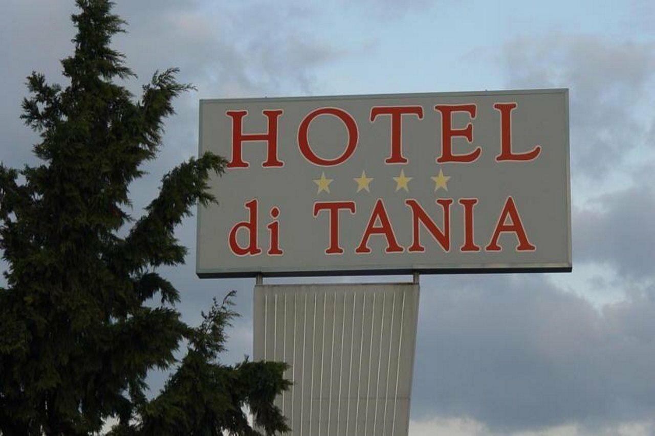 Hotel Di Tania 欧莱欧卡斯特伦 外观 照片