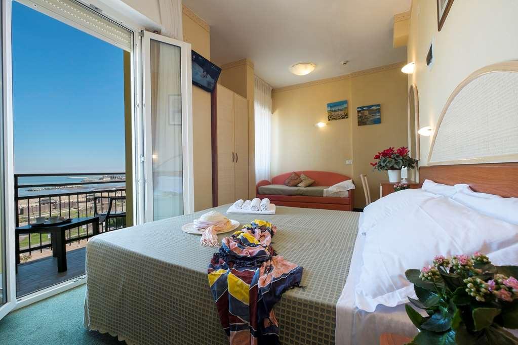 克罗萨尔酒店 里米尼 客房 照片