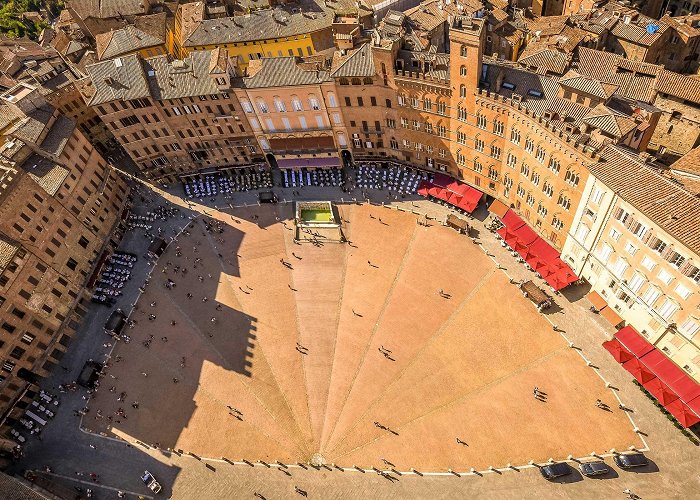 Piazza del Campo Piazza del Campo in Siena, history and sights to see on holiday in ... photo