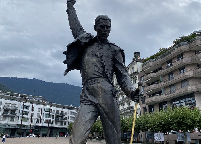 Freddie Mercury Statue Statue of Freddie Mercury in Montreux, Switzerland : r/queen photo