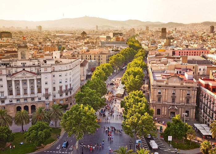 La Rambla Tourism Office Barcelona Approves New Law to Limit Tourist Numbers | Condé Nast ... photo