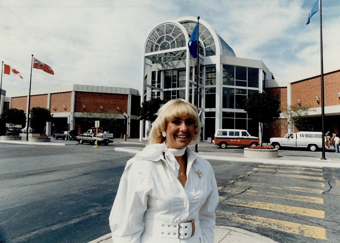 Square One Shopping Centre Square One Mall (1986) Was Ahead Of Its Time. : r/mississauga photo