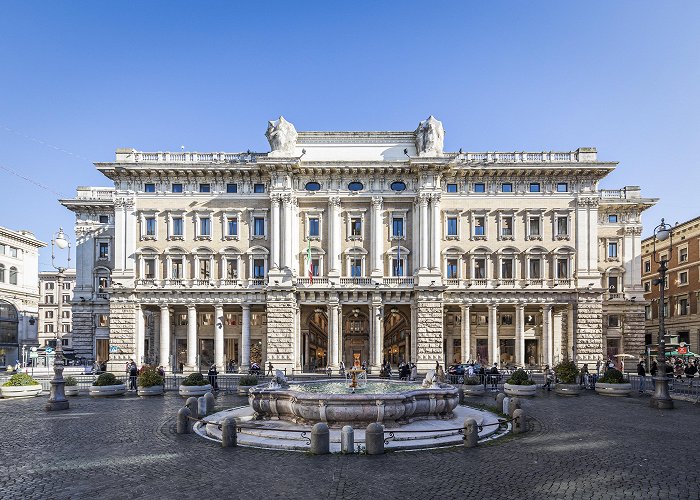 Galleria Alberto Sordi Prelios SGR: Galleria Alberto Sordi welcomes the first Uniqlo ... photo