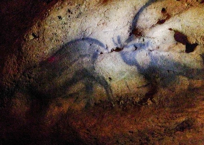 font de gaume Font de Gaume. Last original polychrome painted cave in France ... photo