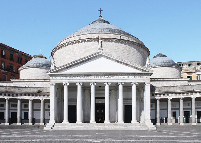 Piazza del Plebiscito Davide Apicella · PIAZZA DEL PLEBISCITO, NAPOLI · Divisare photo