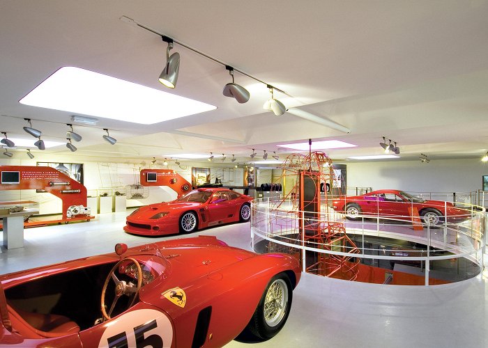 galleria ferrari Club Monza photo