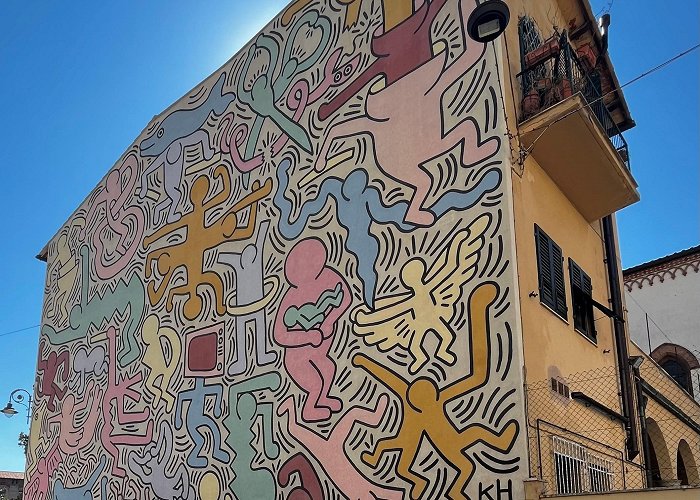 Tuttomondo Mural Tuttomondo by Keith Haring - Pisa, Italy : r/streetart photo