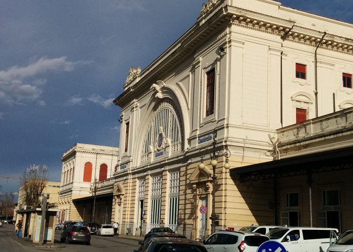 Stazione Livorno Centrale Stazione ferroviaria di Livorno Centrale a Livorno: 1 opinioni e 5 ... photo