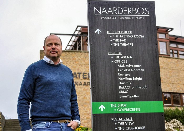 Naarderbos Golfbaan Rechter: gesloopte keuken Golfbaan Naarderbos moet terug photo