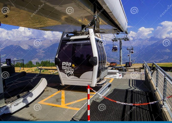 Cable Car Pila Aosta-Pila Cable Car editorial photography. Image of alpes - 260083332 photo