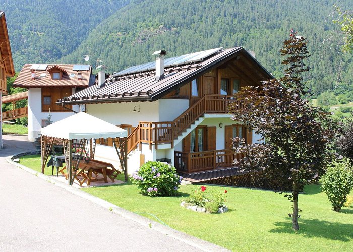 Orso Bruno Vacation Homes near Orso Bruno Ski Lift, Commezzadura: House ... photo