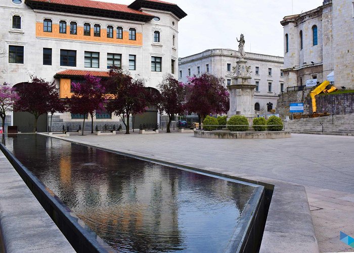 Plaza de las Atarazanas Plaza de las Atarazanas - Itinerario Entorno Catedral de Santander photo