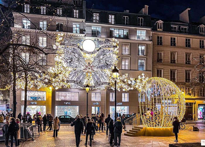 Rue du Faubourg Saint-Honoré Faubourg Saint-Honoré's 2023 Christmas lights: decorations and ... photo