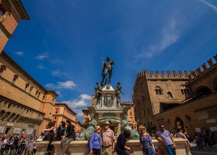 Piazza del Nettuno Fontana del Nettuno - Bologna Welcome photo