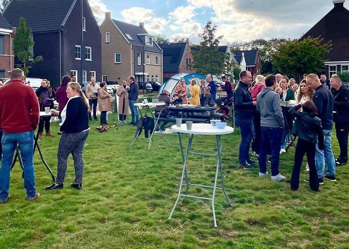 Mollenburg Succesvolle buurtborrel in nieuwbouwwijk Mollenburg ... photo