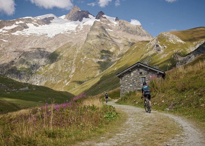 Mont Joly Gravel Tour du Mont Blanc: Beauty and pain in the Alps - RAW ... photo
